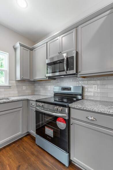 Building Photo - 4646 Heiskell Dr
