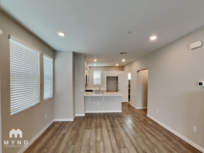 Building Photo - 1502 Cherry Cir