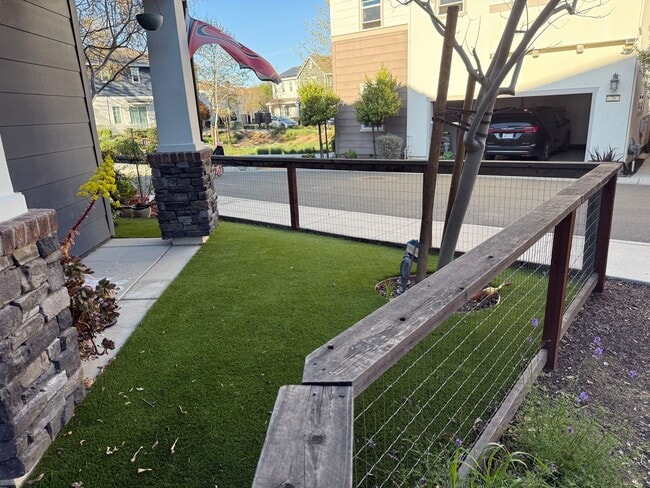 Building Photo - Pleasanton 4 Bed / 3 Bath, Top Rated Schools, Solar