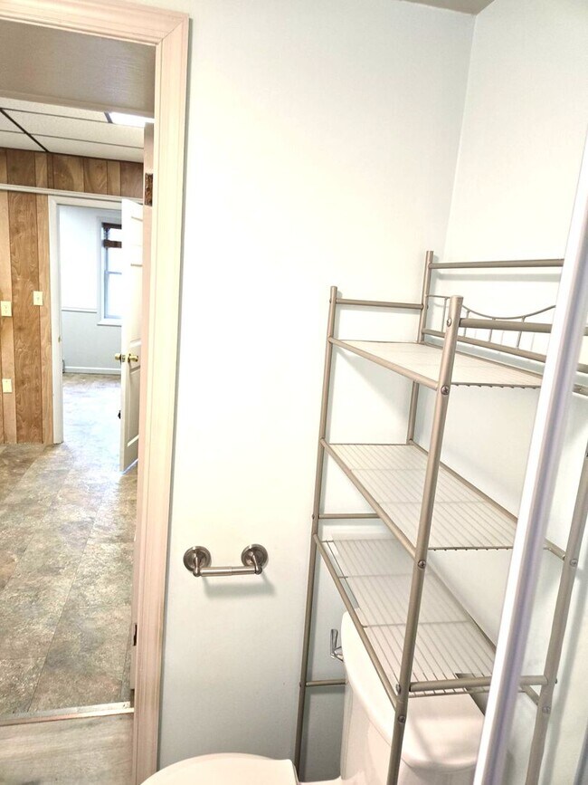 Building Photo - 203 Lincoln Way E