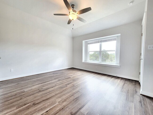 Building Photo - Beautiful 3-Bedroom, 2-Bath Modern Home fo...