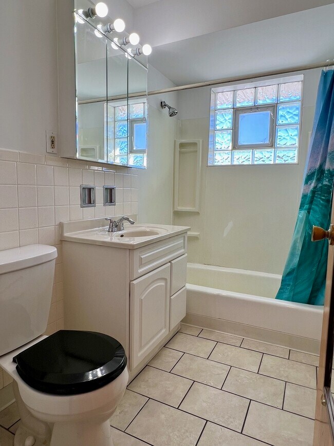 Building Photo - 637 Pasadena Ave