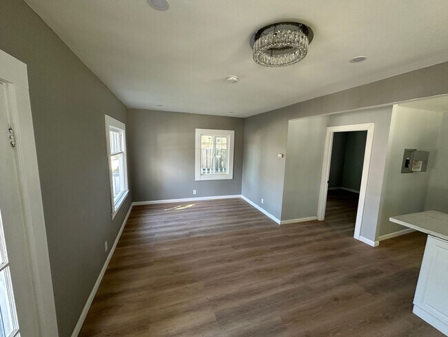 Building Photo - Cozy Santa Cruz Cottage