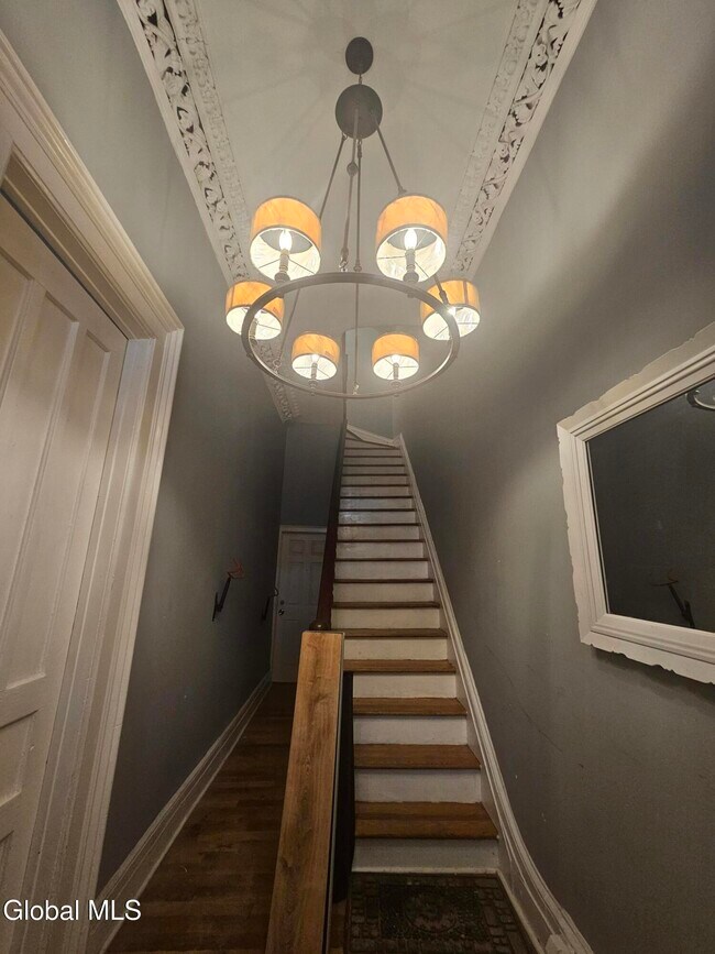 Building Photo - 32 1st St