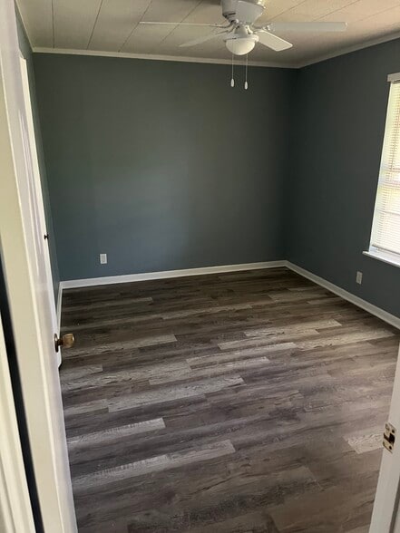 Building Photo - 604 Alexander