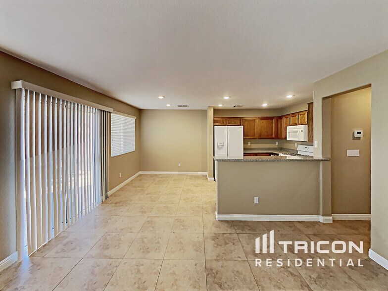 Building Photo - 977 Medina De Leon Ave