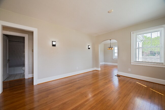 Building Photo - 304 Hammond St