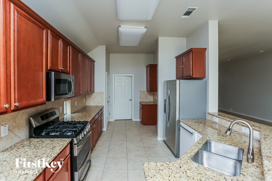 Building Photo - 2744 Cedar Ridge Ln