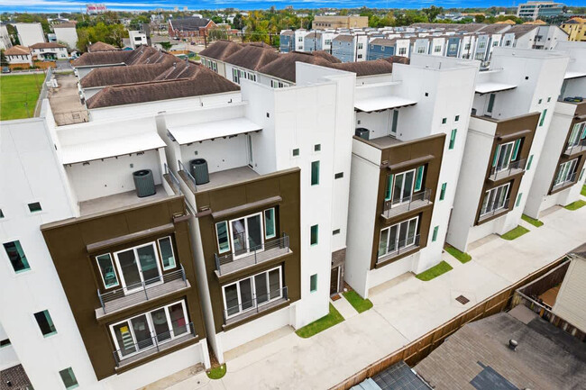 Building Photo - 2103 McGowen St