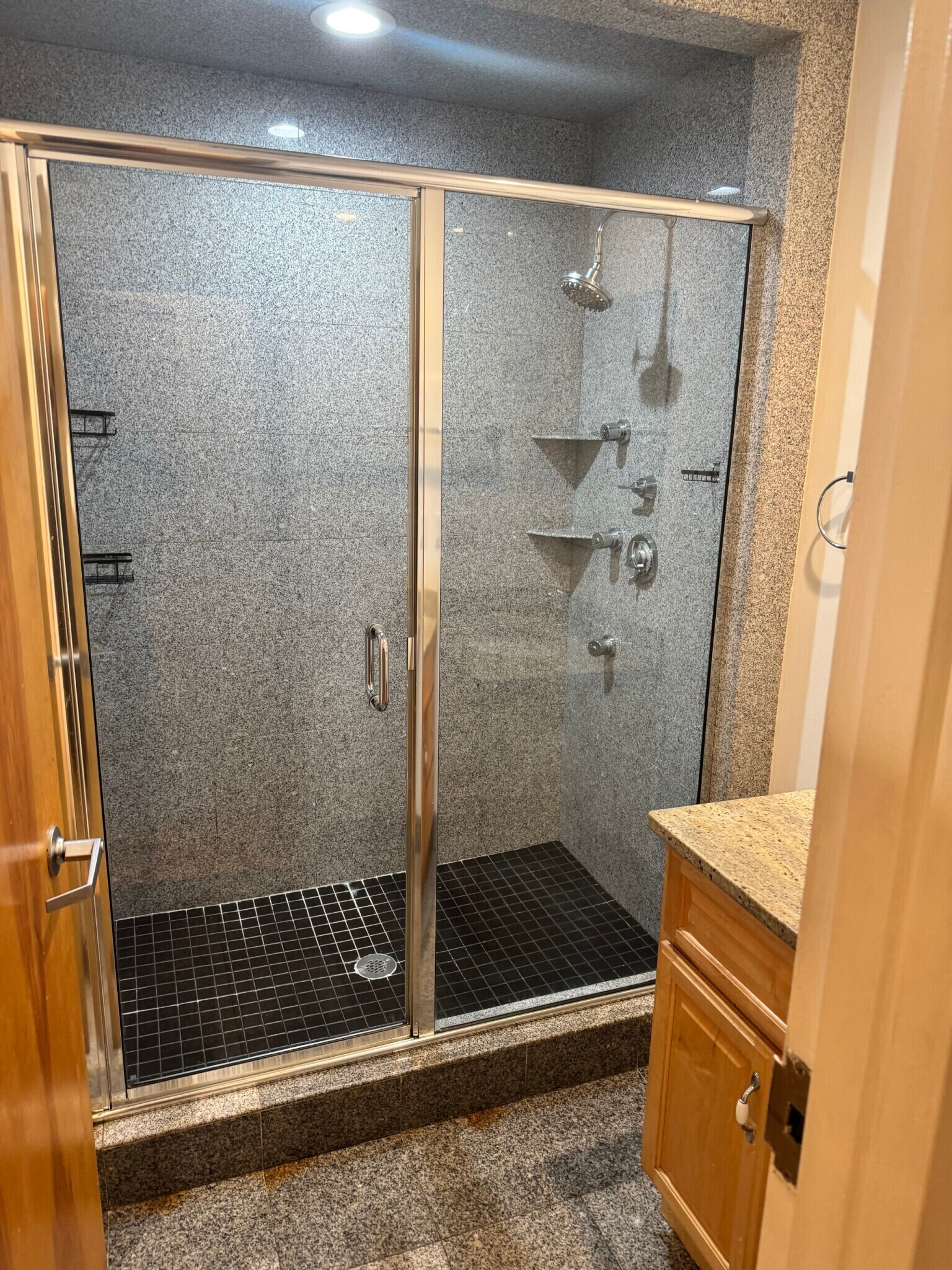 Building Photo - 254 Friend St