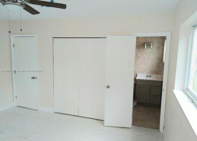 Building Photo - 900 NE 154th St