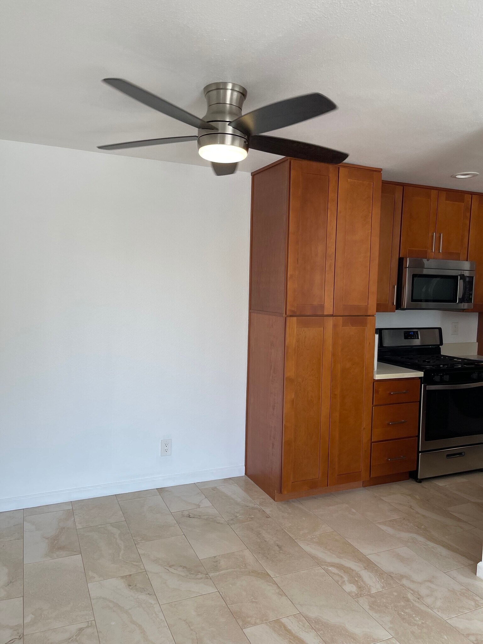 Building Photo - 9454 Twin Trails Dr