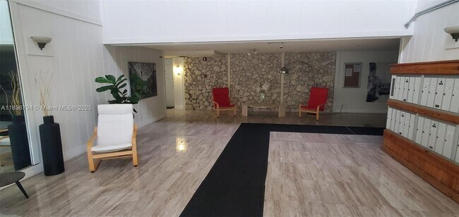 Building Photo - 301 Racquet Club Rd