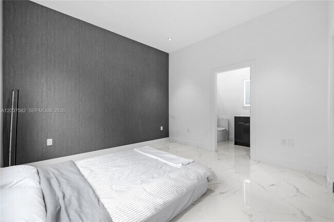 Building Photo - 17900 SW 149th Ave