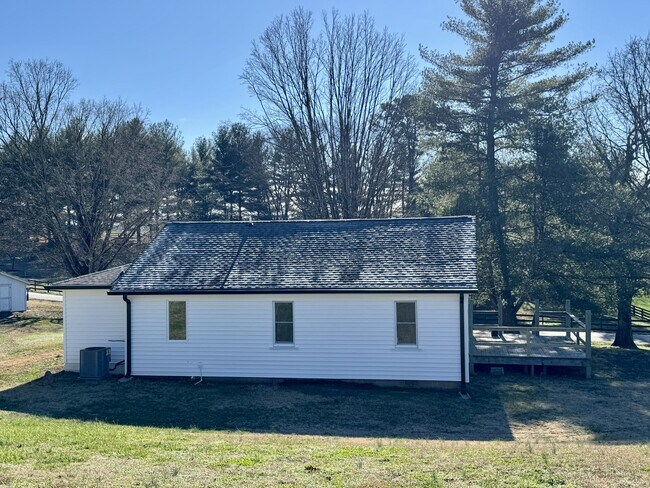 Building Photo - 6173 Unitia Rd