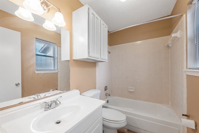 Building Photo - 12400 Brookglade Cir