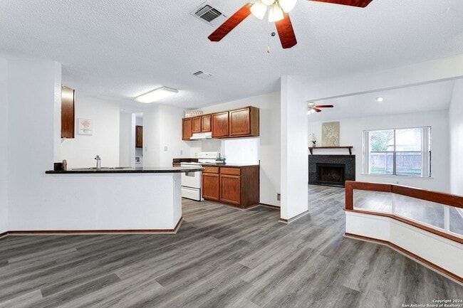 Building Photo - 6943 Sunshine Tree Dr