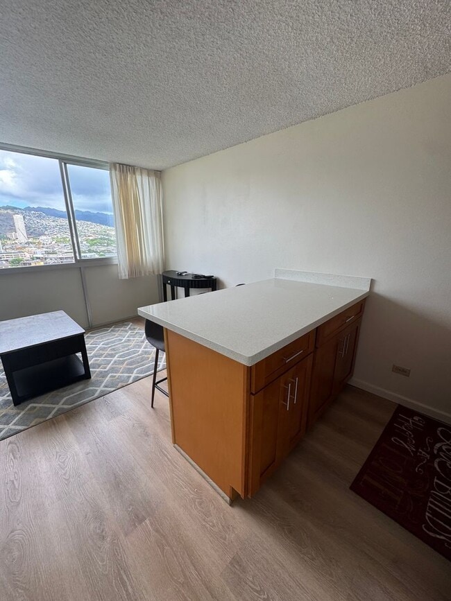 Primary Photo - 1 Bed 1 Bath renovated with parking at Alo...