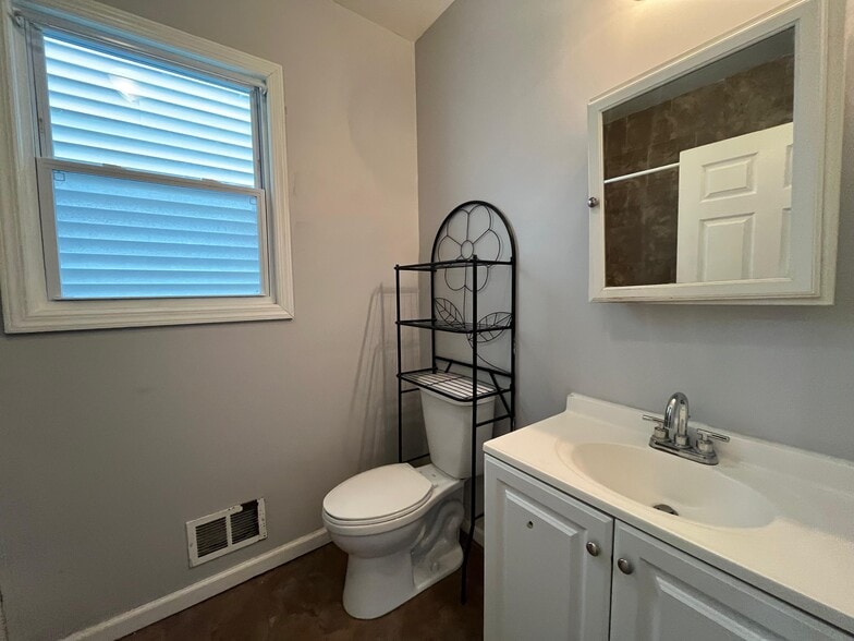 Building Photo - 166 Wilkinson Ave