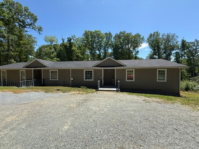 Building Photo - 218 Hickory Forest Rd