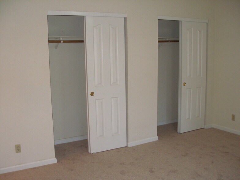 Building Photo - 3945 Travona St