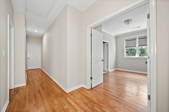 Building Photo - 521 Wooded Mountain Trail