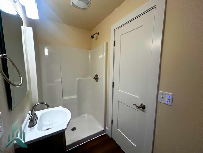 Building Photo - Newly remodeled 5 bed/3 bath Philomath home