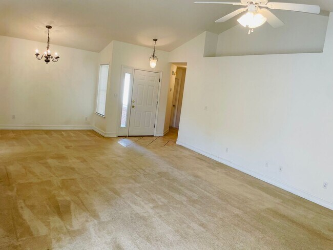 Building Photo - GLEN AT GOLDEN EAGLE