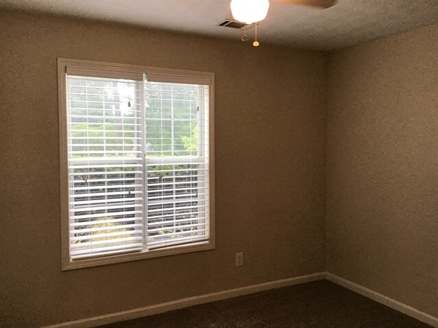 Building Photo - 2535 Lakeview Trl