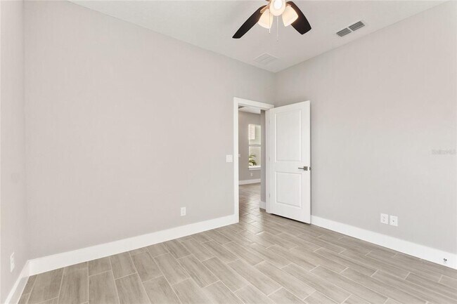 Building Photo - 643 James Ct