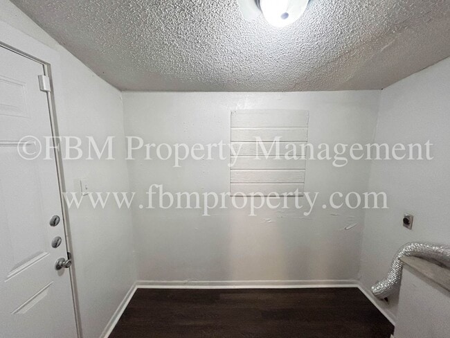 Building Photo - 1312 N Shawnee St