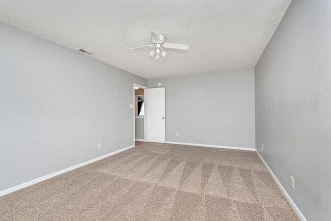 Building Photo - Great 3 Bedroom, 2 1/2 Bath Home in Cameron Meadows Subdivision!