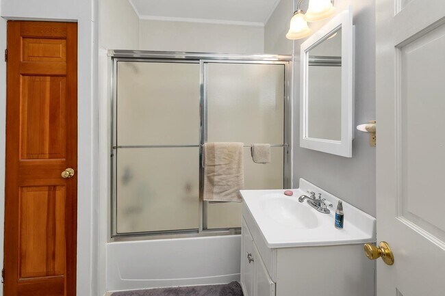 Building Photo - 17 Prospect St