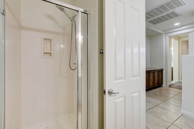 Building Photo - Single Family Home on 20k SQFT Lot in Gated Community