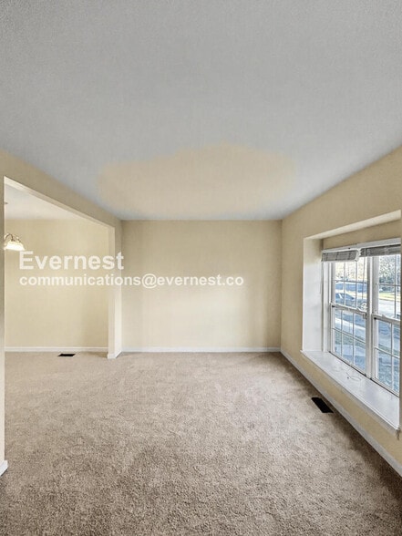 Building Photo - 8726 Springwater Dr