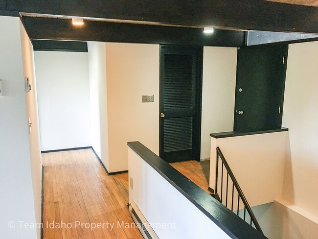 Building Photo - Taylor Ave Tri-Plex