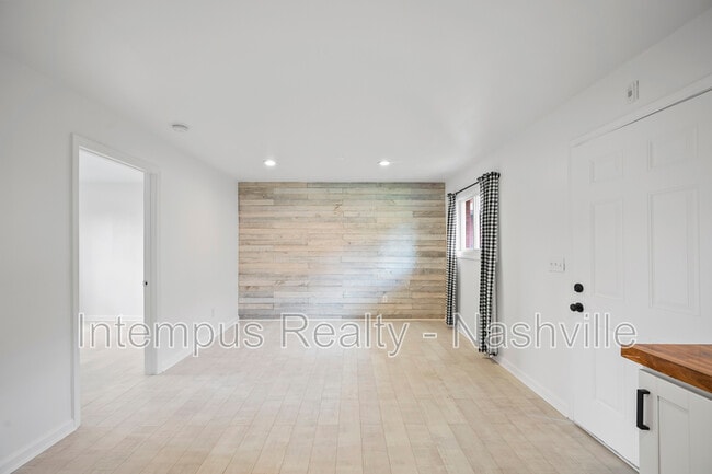 Building Photo - 910 Shelby Ave