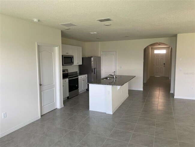 Building Photo - 2136 Silver Brk Wy