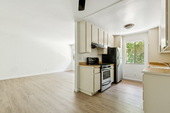 Building Photo - 8800 Cedros Ave