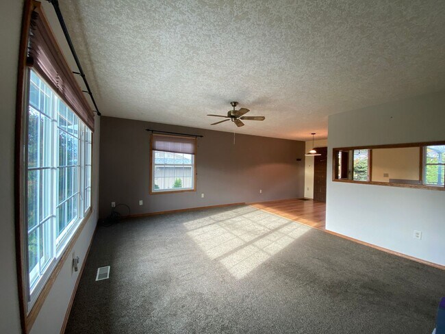 Building Photo - 3 Bedroom Home with Fenced Yard & RV Parking – $300 Move-In Special