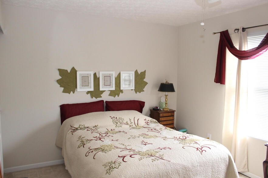 Primary Photo - 96 Arrowfeather Ln