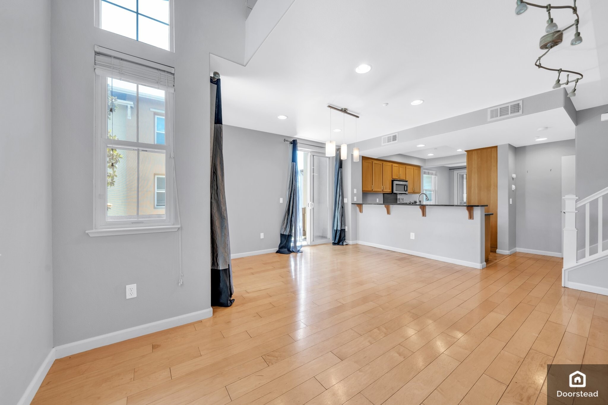 Building Photo - 955 Pavilion Loop