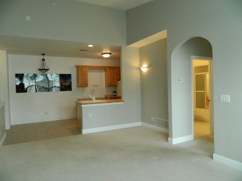 Kitchen - 248 Adams Pointe Blvd