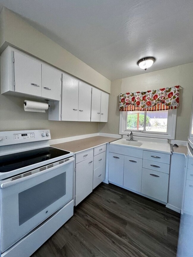 Building Photo - Non-Refundable & Security Deposit Total: $...