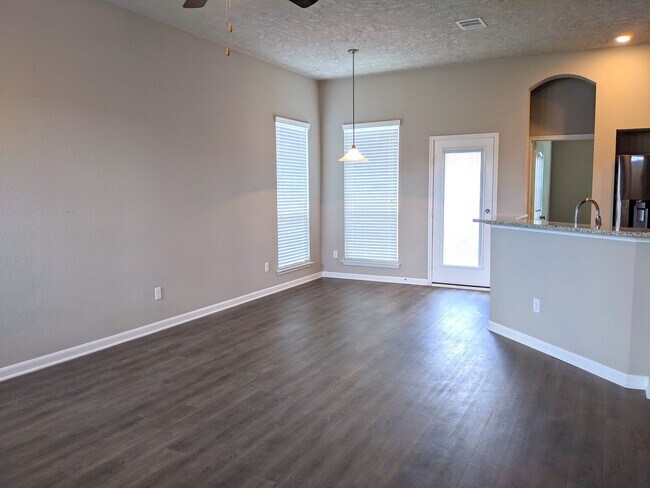 Building Photo - Available for Immediate Move-in! Wonderful Single Family Home in Siena!