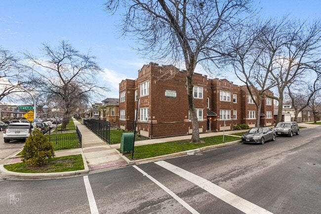 Building Photo - 6455 S Fairfield