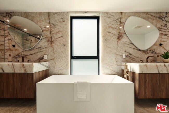 Building Photo - 2422 Apollo Dr