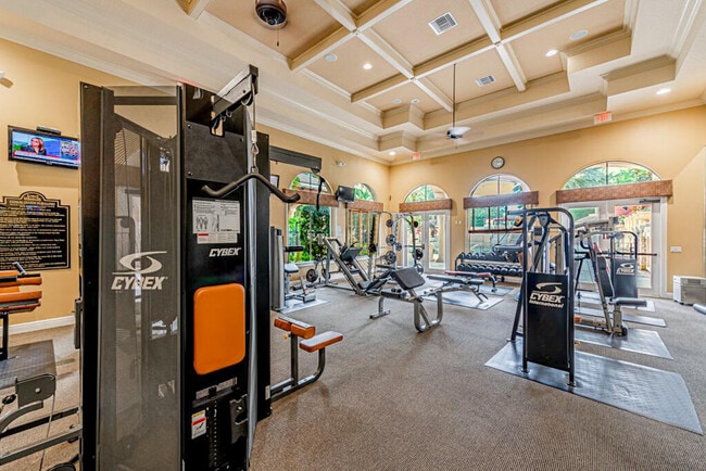 Building Photo - 10513 Versailles Blvd