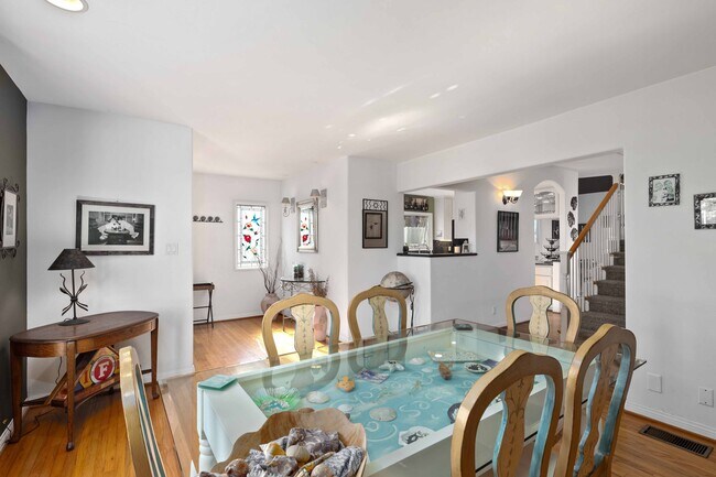 Building Photo - 1605 Lynngrove Dr