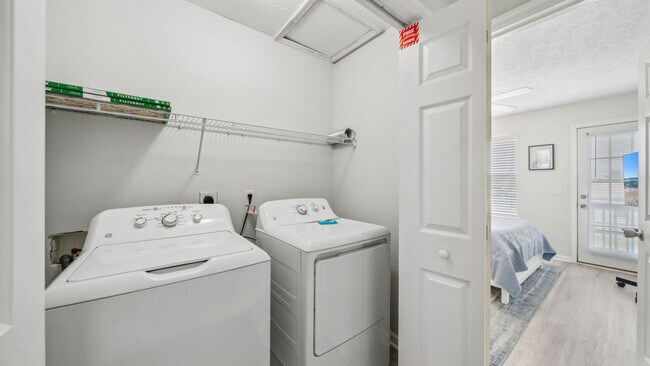 Building Photo - 5726 Beach Dr